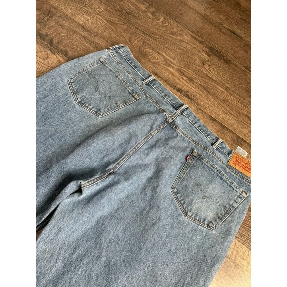Mens Levi's jeans 560 size 54x30 (28.5 inseam)